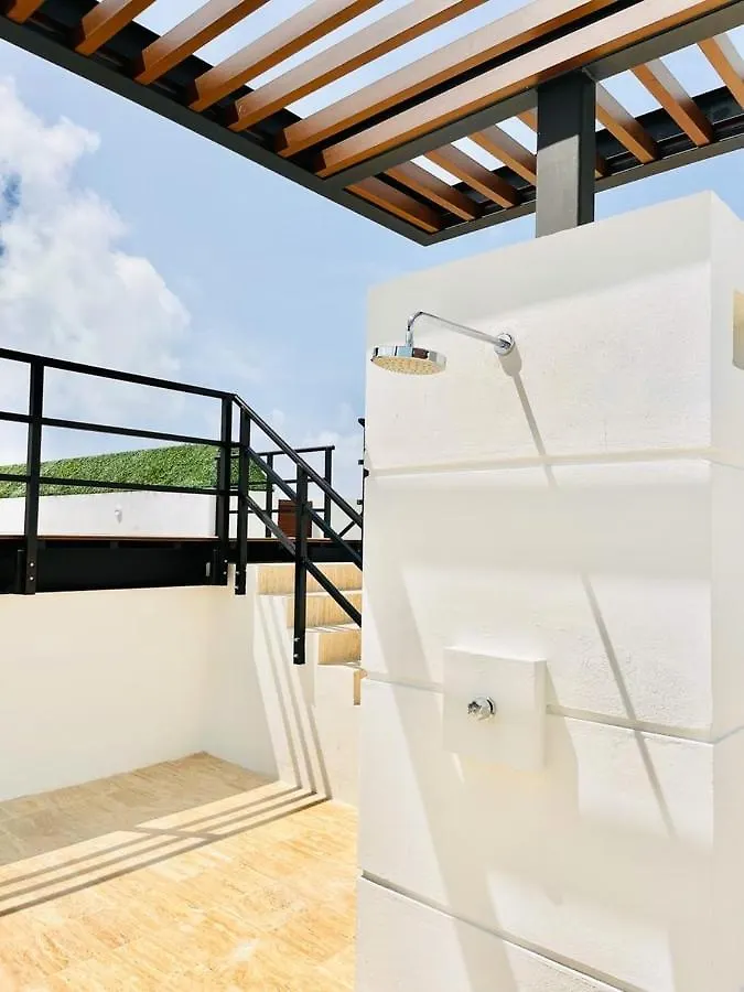 Apt With Boulevard View & Roof Top Cancun Apartment