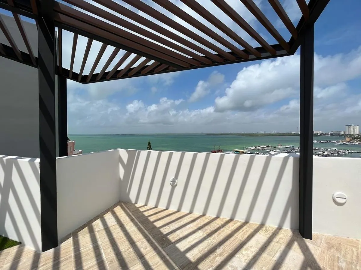Apt With Boulevard View & Roof Top Cancun Apartment